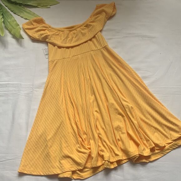 ⭐️NWT ardene off shoulder dress⭐️ - Picture 5 of 5